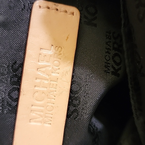 Michael Kors Black Patent Bucket Shoulder Bag - Picture 4 of 7